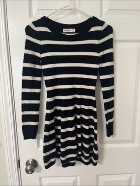 Abercrombie & Fitch kids girls Black and White Striped Sweater Dress size 11 12